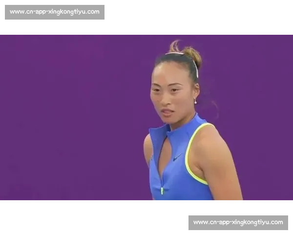 郑钦文晒温网装备:紫色战袍 + 定制战拍,草地战术升级剑指突破