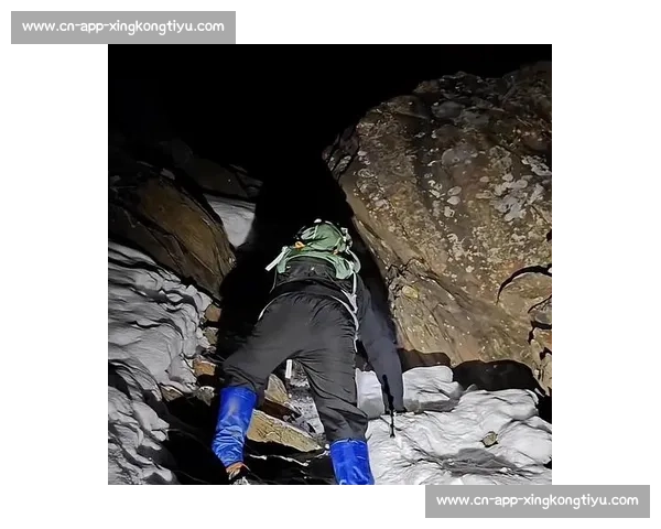 四姑娘山滑坠悲剧：16 岁少年未戴安全绳坠亡，航拍仅见雪地血迹