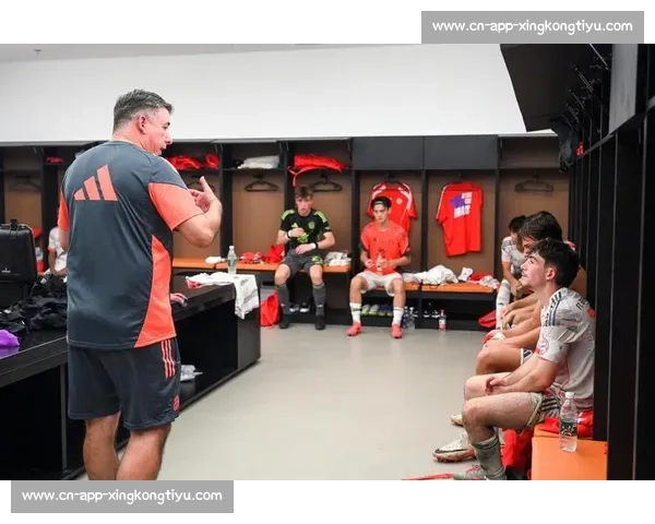 武汉三镇双星闪耀！何锦程接棒张家鸣入选拜仁世界队